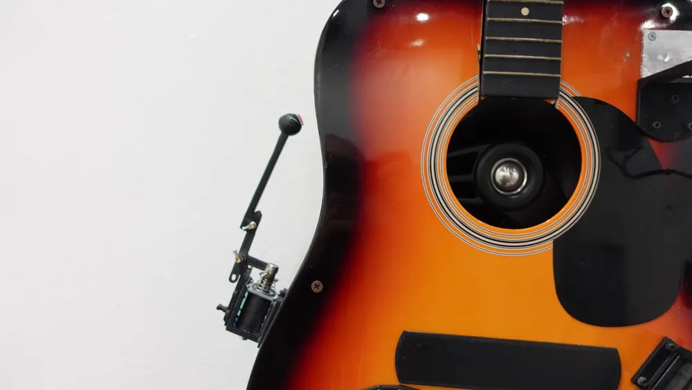 Chitarra meccatronica — miart Milano 2026
